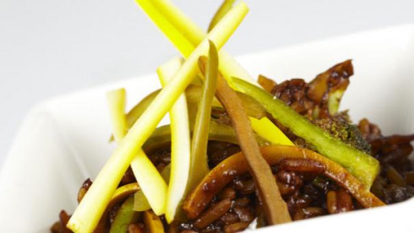 Arroz frito con vegetales