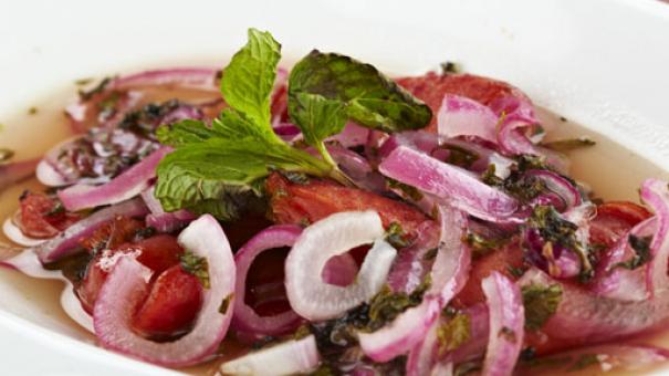 Ensalada de chorizo con menta