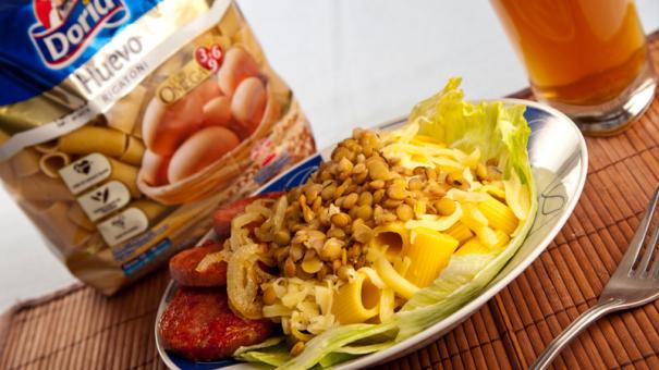 Ensalada de Rigatoni Doria con queso blanco, lentejas y salchichón Zenú