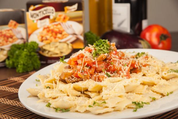 receta Ravioli alla carne con salsa de tomate y berenjenas pastas monticello 